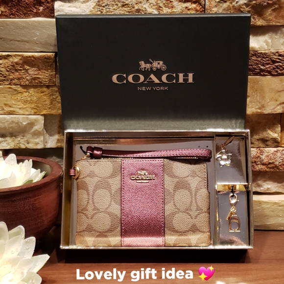NEW Coach Wristlet with 2 Charms - Picture 4 of 6